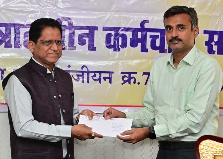 वरिष्ठ स्टॉफ ऑफिसर दिनेश मिश्रा 43 वर्षों की गौरवशाली शासकीय सेवा के पश्चात हुए सेवानिवृत्त वरिष्ठ स्टॉफ ऑफिसर दिनेश मिश्रा 43 वर्षों की गौरवशाली शासकीय सेवा के पश्चात हुए सेवानिवृत्त