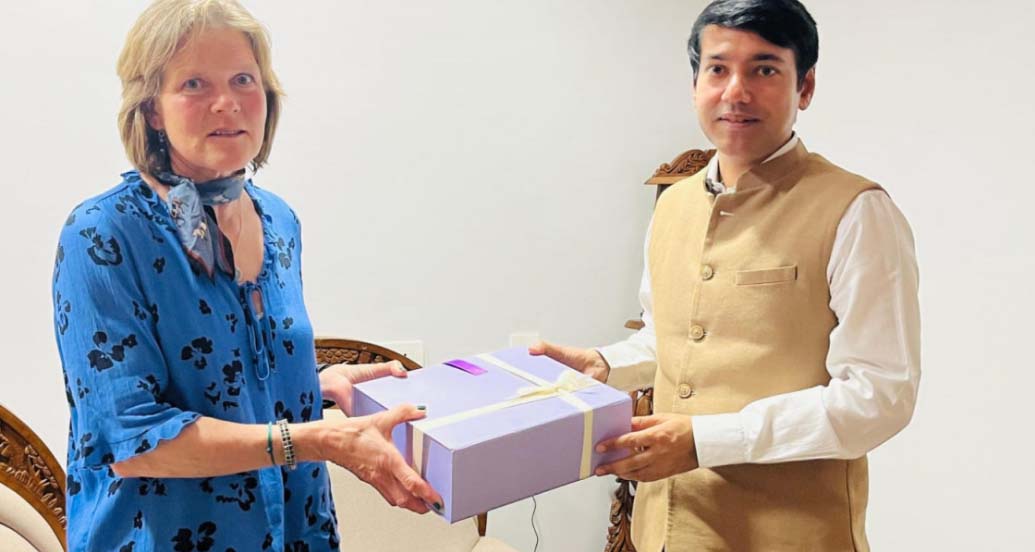 बस्तर की सांस्कृतिक विरासत से अभिभूत हुई संयुक्त राष्ट्र की मेंटर, छह दिवसीय प्रवास के बाद भावुक होकर विदा हुई किर्सी ह्यवैरिनेन बस्तर की सांस्कृतिक विरासत से अभिभूत हुई संयुक्त राष्ट्र की मेंटर, छह दिवसीय प्रवास के बाद भावुक होकर विदा हुई किर्सी ह्यवैरिनेन