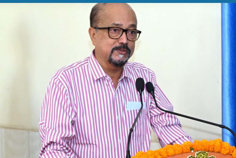 सेवा और समर्पण भाव के कारण भारतीय डॉक्टरों को देश के बाहर भी मिलता है सम्मान - श्री डेका सेवा और समर्पण भाव के कारण भारतीय डॉक्टरों को देश के बाहर भी मिलता है सम्मान - श्री डेका