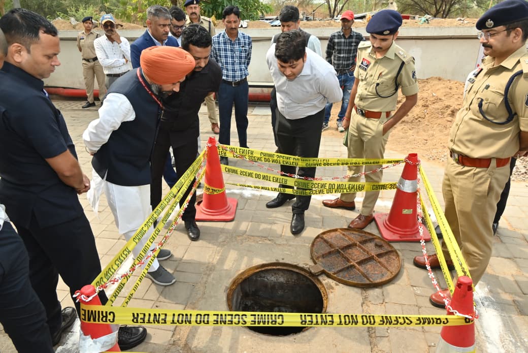 राष्ट्रीय सफाई कर्मचारी आयोग ने रायपुर सेप्टिक टैंक हादसे का लिया संज्ञान, जांच के आदेश, दोषियों पर सख्त कार्रवाई के निर्देश राष्ट्रीय सफाई कर्मचारी आयोग ने रायपुर सेप्टिक टैंक हादसे का लिया संज्ञान, जांच के आदेश, दोषियों पर सख्त कार्रवाई के निर्देश
