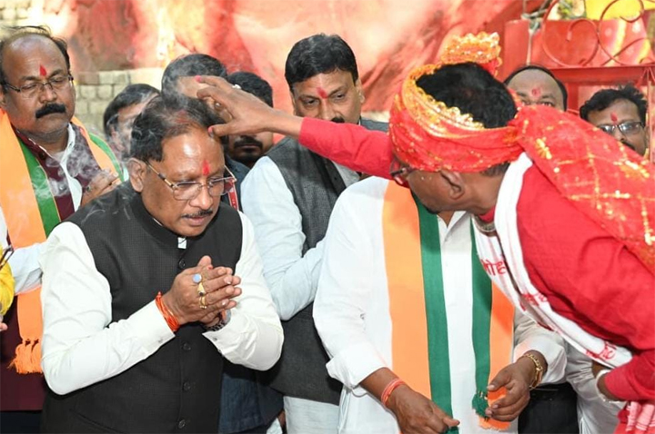 मुख्यमंत्री ने कुदरगढ़ी माता मंदिर में पूजा-अर्चना कर की प्रदेशवासियों की सुख-समृद्धि की कामना मुख्यमंत्री ने कुदरगढ़ी माता मंदिर में पूजा-अर्चना कर की प्रदेशवासियों की सुख-समृद्धि की कामना