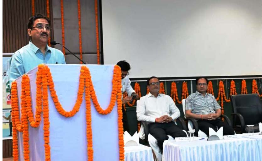 श्रमिकों की सुरक्षा सुनिश्चित करना उद्योगों की जिम्मेदारी: संभागायुक्त श्रमिकों की सुरक्षा सुनिश्चित करना उद्योगों की जिम्मेदारी: संभागायुक्त