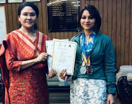 अर्पणा वर्मा ने चंडीगढ़ में आयोजित खेलो मास्टर्स नेशनल गेम्स में लहराया परचम, जीते 3 पदक अर्पणा वर्मा ने चंडीगढ़ में आयोजित खेलो मास्टर्स नेशनल गेम्स में लहराया परचम, जीते 3 पदक