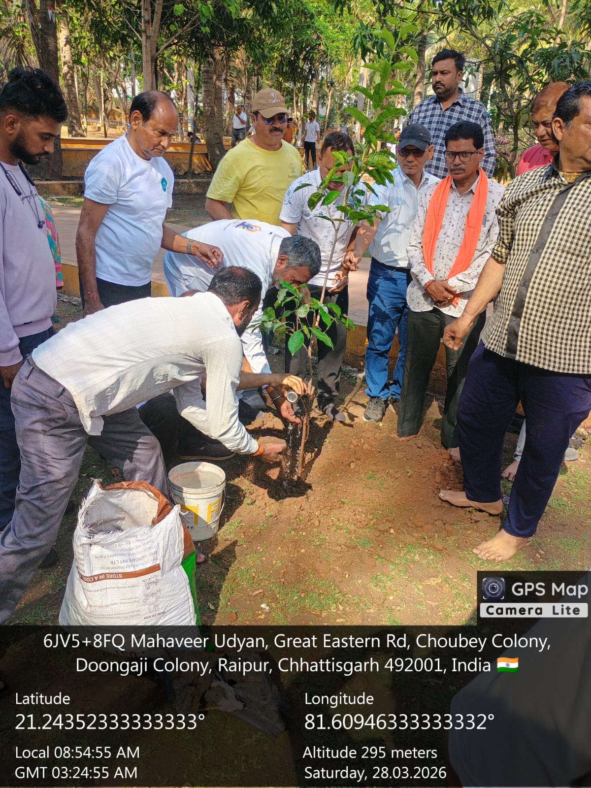 महावीर पार्क अनुपम गार्डन में मौलश्री, नीम आदि भिन्न छायादार प्रजाति के पौधों का रोपण महावीर पार्क अनुपम गार्डन में मौलश्री, नीम आदि भिन्न छायादार प्रजाति के पौधों का रोपण