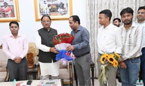 कलेक्टर ने मुख्यमंत्री को कुंवरगढ़ महोत्सव में शामिल होने दिया आमंत्रण कलेक्टर ने मुख्यमंत्री को कुंवरगढ़ महोत्सव में शामिल होने दिया आमंत्रण