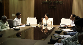 कलेक्टर ने धान उठाव के संबंध में अधिकारियों की ली बैठक कलेक्टर ने धान उठाव के संबंध में अधिकारियों की ली बैठक