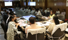 कलेक्टर ने समय-सीमा की बैठक में विभागों के कार्यों की प्रगति की समीक्षा की कलेक्टर ने समय-सीमा की बैठक में विभागों के कार्यों की प्रगति की समीक्षा की