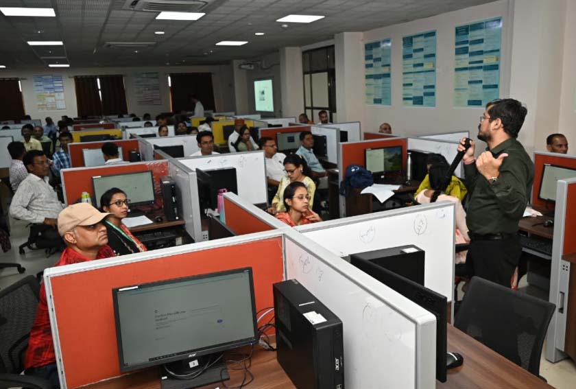 आईआईआईटी में डिजिटल दक्षता एवं एआई एकीकरण पर चरणबद्ध प्रशिक्षण सम्पन्न आईआईआईटी में डिजिटल दक्षता एवं एआई एकीकरण पर चरणबद्ध प्रशिक्षण सम्पन्न