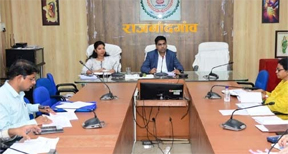 कलेक्टर ने निर्माण कार्यों की गहन समीक्षा की कलेक्टर ने निर्माण कार्यों की गहन समीक्षा की