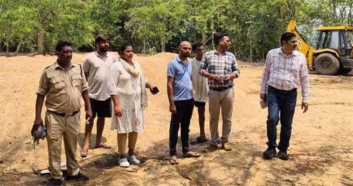 ऑक्सीजोन में जप्त 54 ट्रेक्टर-ट्रॉली रेत को पुन: शिवनाथ नदी में डाला गया ऑक्सीजोन में जप्त 54 ट्रेक्टर-ट्रॉली रेत को पुन: शिवनाथ नदी में डाला गया
