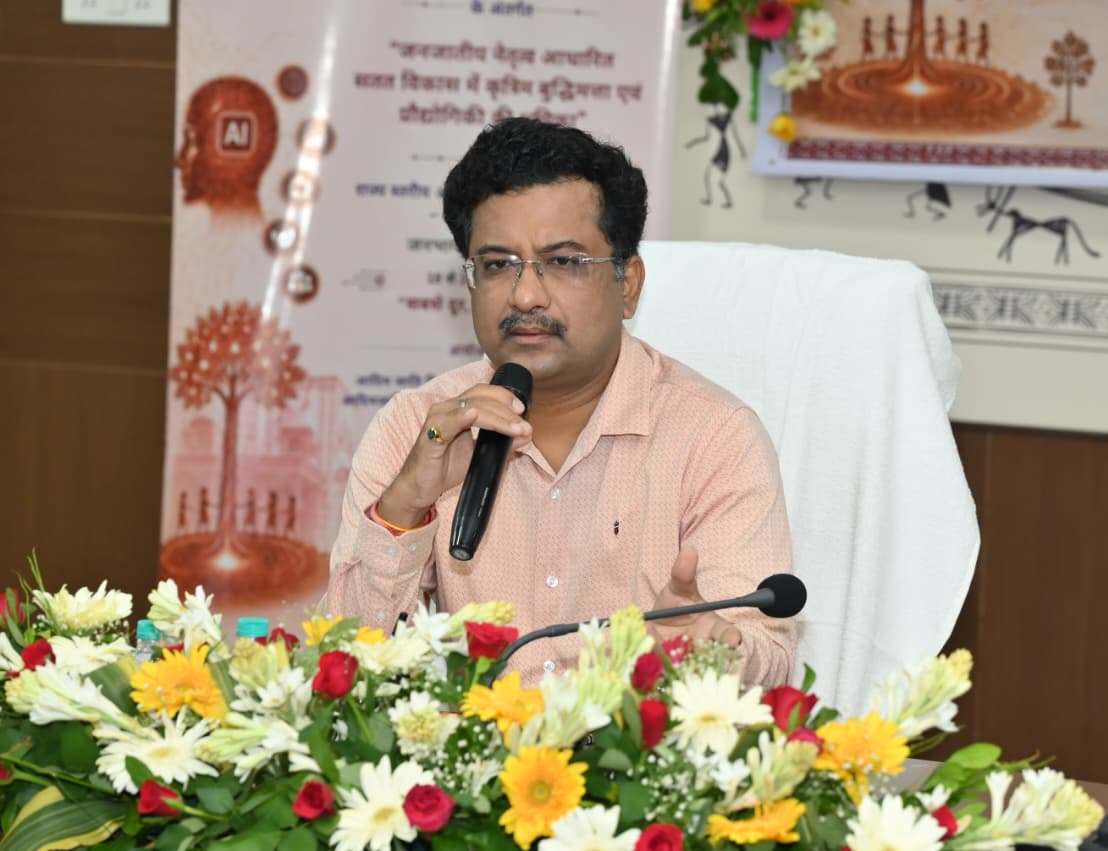 प्रशासन में एआई के प्रयोग से पारदर्शिता के साथ ही घर बैठे समस्या का शीघ्र निदान हुआ संभव: सोनमणि बोरा प्रशासन में एआई के प्रयोग से पारदर्शिता के साथ ही घर बैठे समस्या का शीघ्र निदान हुआ संभव: सोनमणि बोरा