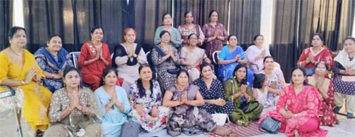 अधिक मास के शनिवार को घी के दीये जलाकर किया गया हनुमान चालीसा पाठ अधिक मास के शनिवार को घी के दीये जलाकर किया गया हनुमान चालीसा पाठ