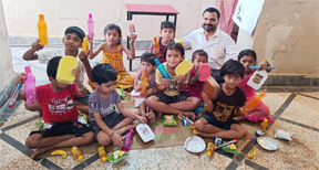 बच्चों के चेहरों पर मुस्कान, कर्मचारियों का जन्मदिन बना यादगार बच्चों के चेहरों पर मुस्कान, कर्मचारियों का जन्मदिन बना यादगार