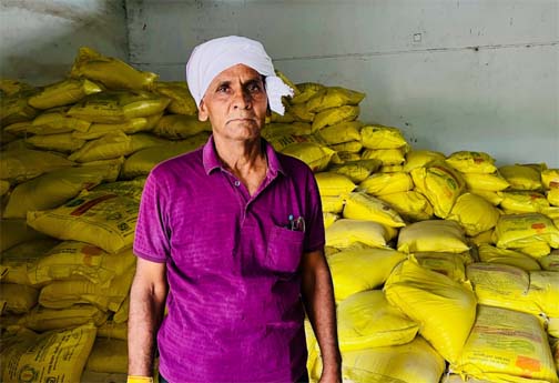 किसान अवध राम ठाकुर बोले बिना परेशानी मिला खाद, नैनो उर्वरकों की जानकारी से खेती में होगा लाभ किसान अवध राम ठाकुर बोले बिना परेशानी मिला खाद, नैनो उर्वरकों की जानकारी से खेती में होगा लाभ