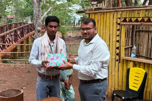 सुकमा के आदिवासी किसान के बेटे बारसे रोशन ने JEE एडवांस में गाड़े झंडे सुकमा के आदिवासी किसान के बेटे बारसे रोशन ने JEE एडवांस में गाड़े झंडे