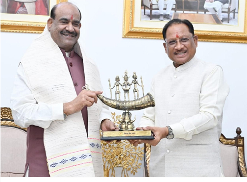 लोकसभा अध्यक्ष ओम बिरला ने मुख्यमंत्री विष्णु देव साय से की सौजन्य भेंट लोकसभा अध्यक्ष ओम बिरला ने मुख्यमंत्री विष्णु देव साय से की सौजन्य भेंट