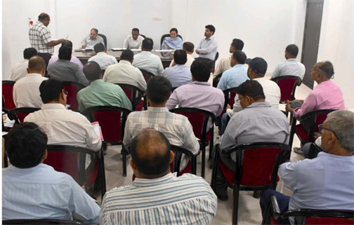 लोक निर्माण विभाग के सचिव ने कार्यों की धीमी गति पर जताई नाराजगी लोक निर्माण विभाग के सचिव ने कार्यों की धीमी गति पर जताई नाराजगी