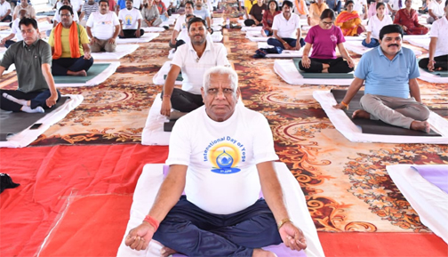 अंतर्राष्ट्रीय योग दिवस : ’विधायक पुन्नूलाल मोहले ने मुंगेली में किया सामूहिक योगाभ्यास’ अंतर्राष्ट्रीय योग दिवस : ’विधायक पुन्नूलाल मोहले ने मुंगेली में किया सामूहिक योगाभ्यास’