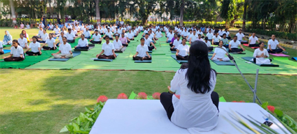 जिंदल स्टील मशीनरी डिवीजन ने मंदिर हसौद संयंत्र में अंतर्राष्ट्रीय योग दिवस मनाया जिंदल स्टील मशीनरी डिवीजन ने मंदिर हसौद संयंत्र में अंतर्राष्ट्रीय योग दिवस मनाया