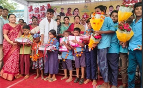 सांसद और विधायक जिला स्तरीय शाला प्रवेशोत्सव में हुए शामिल सांसद और विधायक जिला स्तरीय शाला प्रवेशोत्सव में हुए शामिल