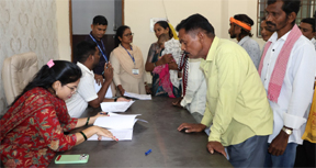 कलेक्टर जनदर्शन में सुनी गई आम लोगों की समस्याएं कलेक्टर जनदर्शन में सुनी गई आम लोगों की समस्याएं