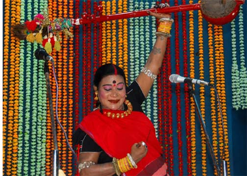 लोककला की अमर स्वर-सरिता को राजकीय सम्मानः पद्म विभूषण तीजन बाई को अश्रुपूरित विदाई लोककला की अमर स्वर-सरिता को राजकीय सम्मानः पद्म विभूषण तीजन बाई को अश्रुपूरित विदाई