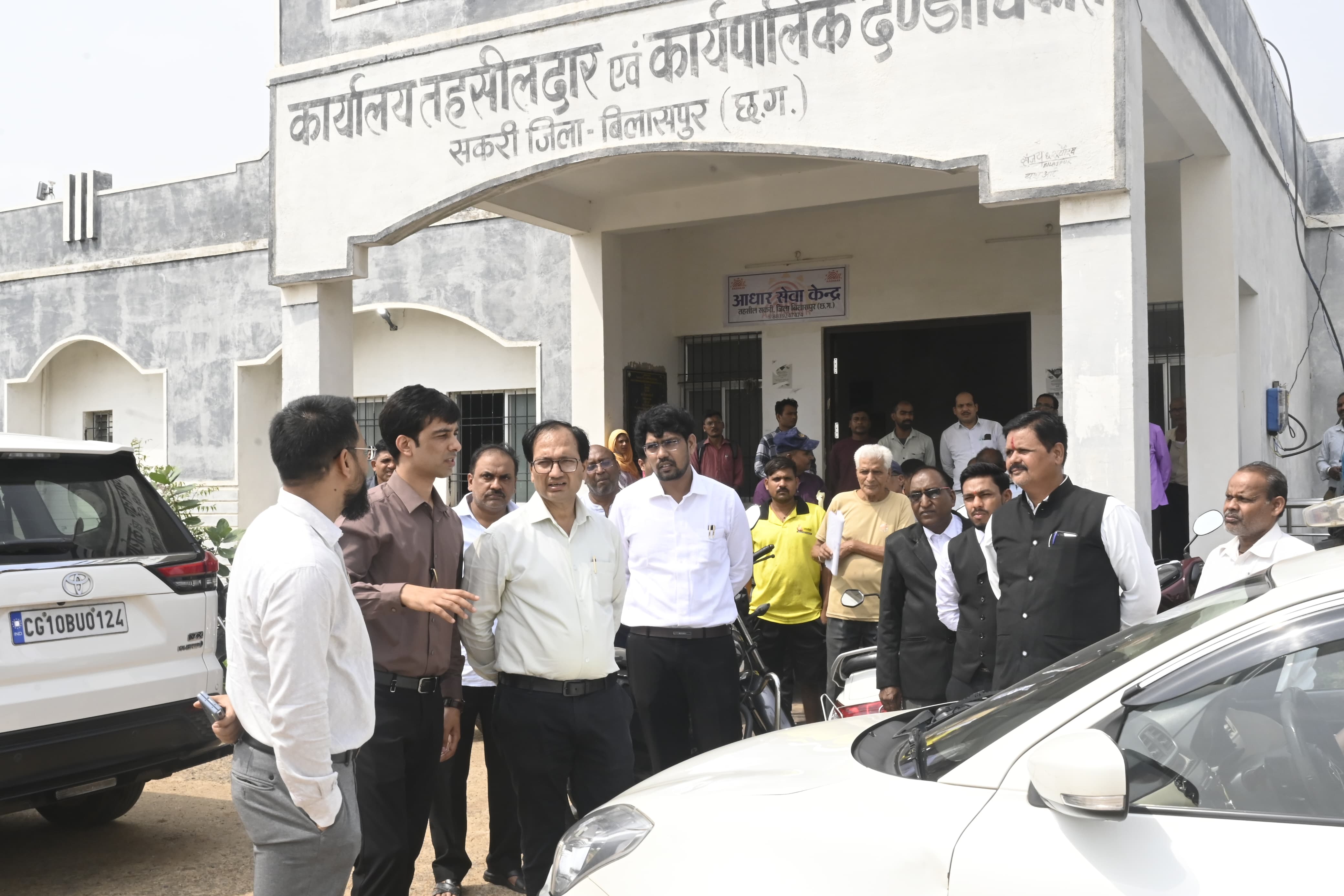 कलेक्टर ने दो तहसीलों का किया औचक निरीक्षण कलेक्टर ने दो तहसीलों का किया औचक निरीक्षण