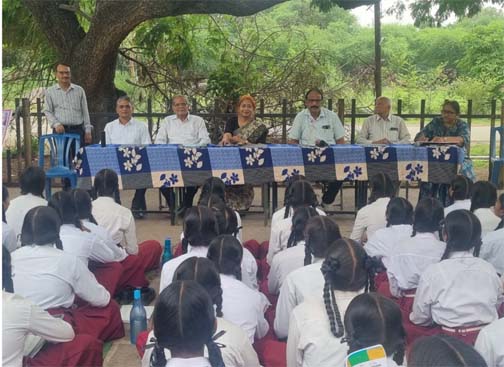 करियर काउंसलिंग से छात्राओं को मिली उज्ज्वल भविष्य की दिशा करियर काउंसलिंग से छात्राओं को मिली उज्ज्वल भविष्य की दिशा