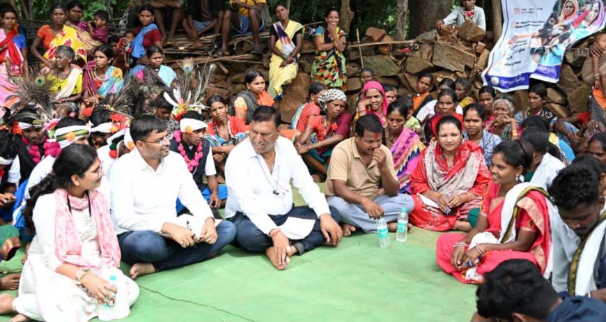 अबूझमाड़ के अंधेरे को चीर कर पहुंची शिक्षा की रोशनी अबूझमाड़ के अंधेरे को चीर कर पहुंची शिक्षा की रोशनी