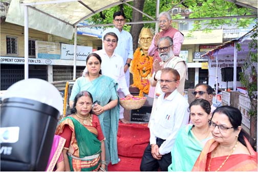 डॉ खूबचंद बघेल की जयंती पर निगम द्वारा पुष्पांजलि कार्यक्रम का आयोजन डॉ खूबचंद बघेल की जयंती पर निगम द्वारा पुष्पांजलि कार्यक्रम का आयोजन