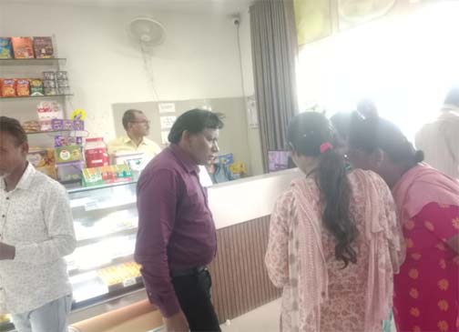 नगर निगम ने गंदगी पाए जाने पर देवी स्वीट्स एंड रेस्टोरेंट पर लगाया 10 हजार रूपये का जुर्माना नगर निगम ने गंदगी पाए जाने पर देवी स्वीट्स एंड रेस्टोरेंट पर लगाया 10 हजार रूपये का जुर्माना