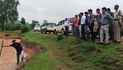 ग्राम बोरतलाव घटना की प्रशासनिक जांच के लिए अधिकारियों ने किया घटनास्थल का संयुक्त निरीक्षण ग्राम बोरतलाव घटना की प्रशासनिक जांच के लिए अधिकारियों ने किया घटनास्थल का संयुक्त निरीक्षण