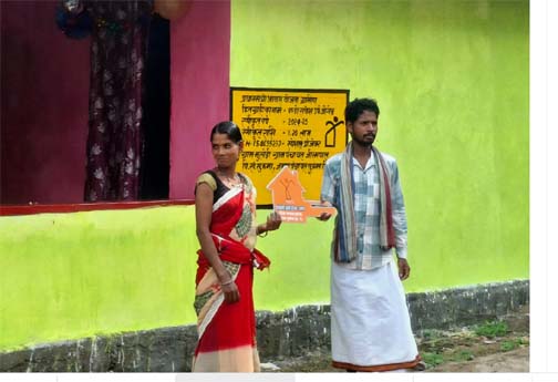 बंदूक छोड़ विकास की मुख्यधारा से जुड़े बण्डो राकेश, अब पक्के घर में संवार रहे अपना भविष्य बंदूक छोड़ विकास की मुख्यधारा से जुड़े बण्डो राकेश, अब पक्के घर में संवार रहे अपना भविष्य