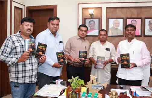 विश्व बाघ दिवस पर ‘जंगल की निःशब्द रानी’ का विमोचन विश्व बाघ दिवस पर ‘जंगल की निःशब्द रानी’ का विमोचन