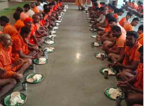 शिवभक्तों की सेवा में जुटा अमरकंटक से भोरमदेव तक पूरा मार्ग शिवभक्तों की सेवा में जुटा अमरकंटक से भोरमदेव तक पूरा मार्ग