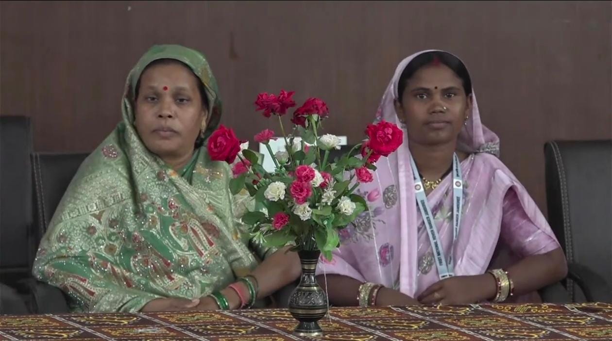 महाराष्ट्र के हिवरे बाजार में बालोद की दो महिला सरपंचों ने बिखेरी चमक महाराष्ट्र के हिवरे बाजार में बालोद की दो महिला सरपंचों ने बिखेरी चमक