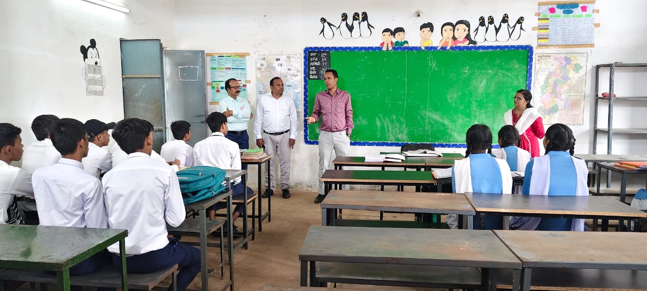 कलेक्टर के निर्देश पर मिशन उत्कर्ष 2.0 के तहत विद्यालयों का निरीक्षण कलेक्टर के निर्देश पर मिशन उत्कर्ष 2.0 के तहत विद्यालयों का निरीक्षण