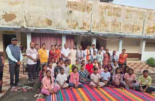 मंत्री रामविचार नेताम ने किया पोस्ट मैट्रिक आदिवासी कन्या छात्रावास का आकस्मिक निरीक्षण मंत्री रामविचार नेताम ने किया पोस्ट मैट्रिक आदिवासी कन्या छात्रावास का आकस्मिक निरीक्षण