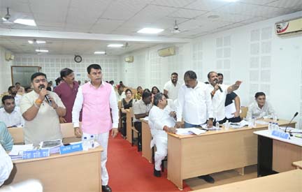 केनाल रोड, चौक चौराहों का नामकरण एवं खेल सुविधाओं से जुड़े प्रस्तावों पर लगी मुहर केनाल रोड, चौक चौराहों का नामकरण एवं खेल सुविधाओं से जुड़े प्रस्तावों पर लगी मुहर