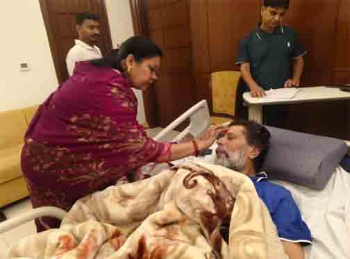 प्रदेश अध्यक्ष किरण देव को रक्षा सूत्र बाँधकर भाजपा सांसद कमलेश जांगड़े ने दीर्घायु एवं यशस्वी जीवन की कामना की प्रदेश अध्यक्ष किरण देव को रक्षा सूत्र बाँधकर भाजपा सांसद कमलेश जांगड़े ने दीर्घायु एवं यशस्वी जीवन की कामना की