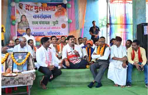 ग्राम छुई में ग्रामीणों के बीच पहुंचे उप मुख्यमंत्री विजय शर्मा, सुनी समस्याएं और विकास की मांगों पर की घोषणाएं ग्राम छुई में ग्रामीणों के बीच पहुंचे उप मुख्यमंत्री विजय शर्मा, सुनी समस्याएं और विकास की मांगों पर की घोषणाएं