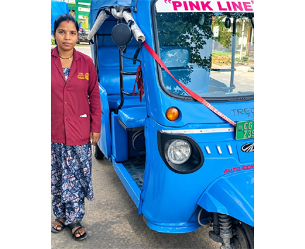 दीदी ई-रिक्शा सहायता योजना से गंगा साहू बनीं आत्मनिर्भर दीदी ई-रिक्शा सहायता योजना से गंगा साहू बनीं आत्मनिर्भर