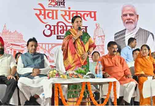 महासमुंद में जले 6 लाख दीप, सेवा और सुशासन के संकल्प से जगमगाया जिला महासमुंद में जले 6 लाख दीप, सेवा और सुशासन के संकल्प से जगमगाया जिला
