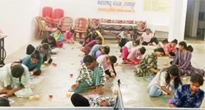 दिव्यांग बालिका विकास गृह की बच्चियों ने बनाई रंगोली, ड्राइंग दिव्यांग बालिका विकास गृह की बच्चियों ने बनाई रंगोली, ड्राइंग