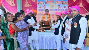 कोलिहापुरी में तीज मिलन समारोह में शामिल हुए मंत्री गजेन्द्र यादव कोलिहापुरी में तीज मिलन समारोह में शामिल हुए मंत्री गजेन्द्र यादव