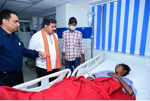 उप मुख्यमंत्री विजय शर्मा ने अस्पताल पहुंचकर जाना सड़क हादसे में घायलों का हाल उप मुख्यमंत्री विजय शर्मा ने अस्पताल पहुंचकर जाना सड़क हादसे में घायलों का हाल