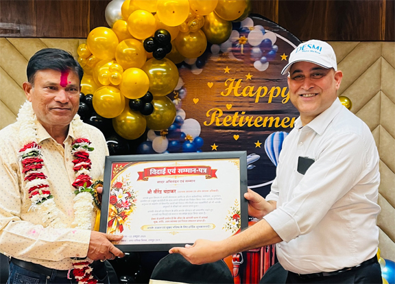 रायपुर नगर निगम के जोन स्वास्थ्य अधिकारी वीरेन्द्र चंद्राकर सेवानिवृत्ति पर किये गए सम्मानित रायपुर नगर निगम के जोन स्वास्थ्य अधिकारी वीरेन्द्र चंद्राकर सेवानिवृत्ति पर किये गए सम्मानित