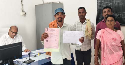 रजिस्ट्री के साथ नामांतरण ने बचाया समय, किसान चंद्रशेखर को नहीं लगाने पड़े अलग से कार्यालय के चक्कर रजिस्ट्री के साथ नामांतरण ने बचाया समय, किसान चंद्रशेखर को नहीं लगाने पड़े अलग से कार्यालय के चक्कर