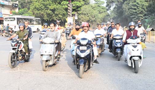 उप मुख्यमंत्री अरुण साव निकले स्कूटी पर, शहर भ्रमण कर सफाई और निर्माण कार्यों का किया निरीक्षण उप मुख्यमंत्री अरुण साव निकले स्कूटी पर, शहर भ्रमण कर सफाई और निर्माण कार्यों का किया निरीक्षण