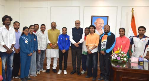 राज्यपाल श्री रमेन डेका से प्रदेश के उत्कृष्ट खिलाड़ियों ने की सौजन्य भेंट राज्यपाल श्री रमेन डेका से प्रदेश के उत्कृष्ट खिलाड़ियों ने की सौजन्य भेंट